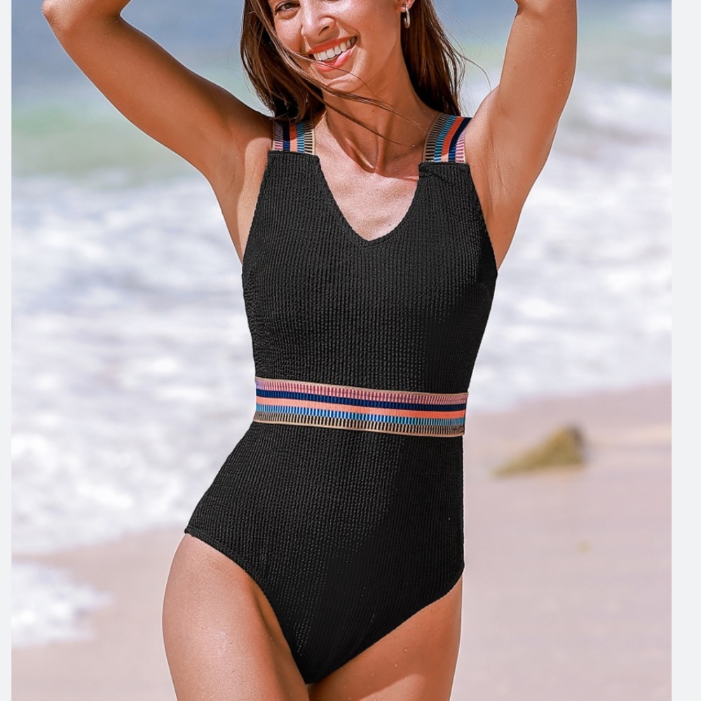 🆕  Cupshe Black Ribbed & Striped One-Piece Swimsuit - Size Large